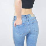 MID RISE EXPOSED BUTTON CAPRI JEANS: 3