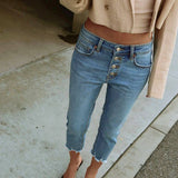 MID RISE EXPOSED BUTTON CAPRI JEANS: 3